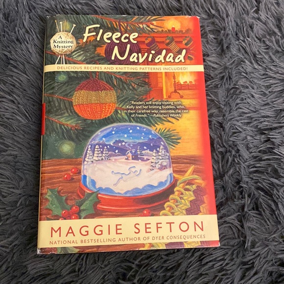 Fleece Navidad BOOK - Picture 1 of 6